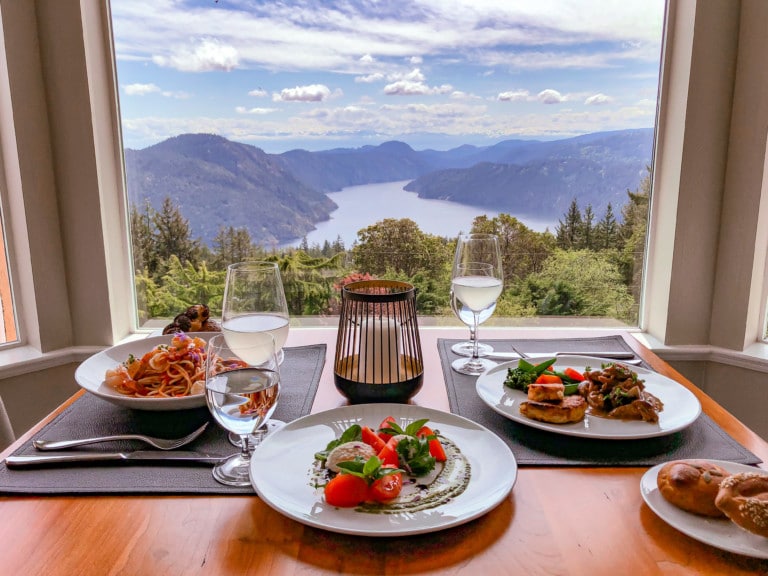 villa-eyrie-dining-alpina-restaurant