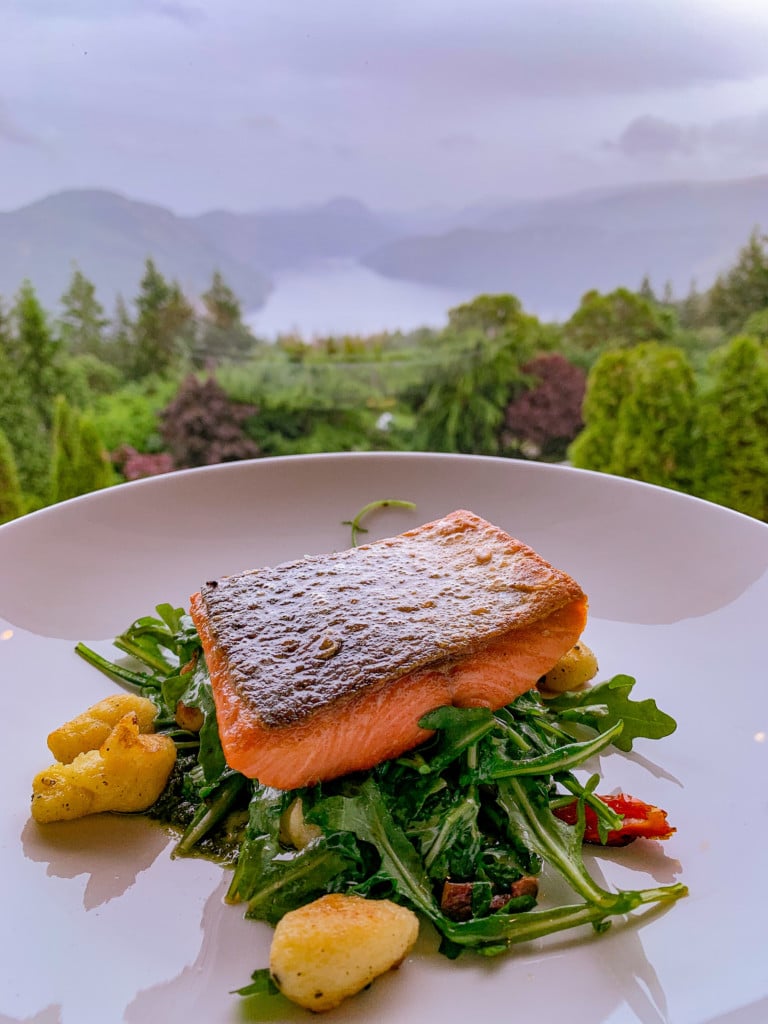 villa-eyrie-salmon-alpina-restaurant
