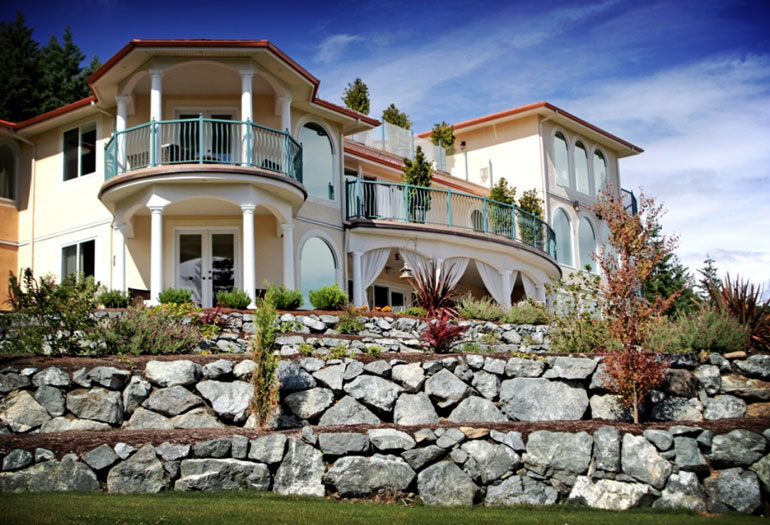 Villa Eyrie Resort history - 2004 when Villa Cielo was added to the property