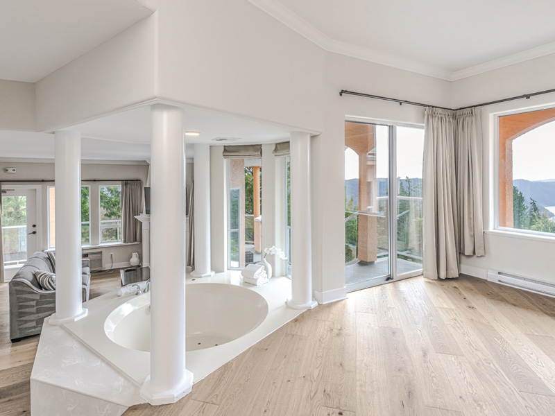 Interior shot of the Double Master Suite in the Villa Principale of the Villa Eyrie Resort.