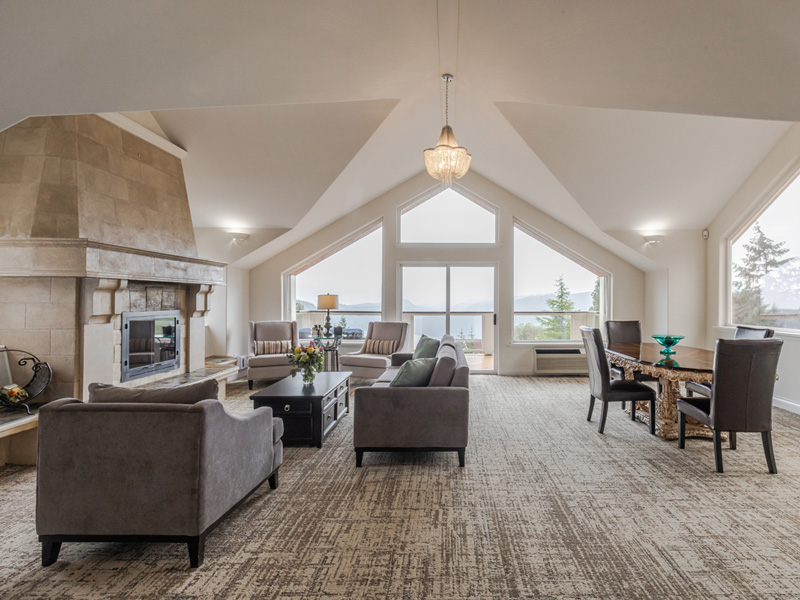 Have a luxurious meeting in the Aquila Penthouse at the Villa Eyrie Resort.